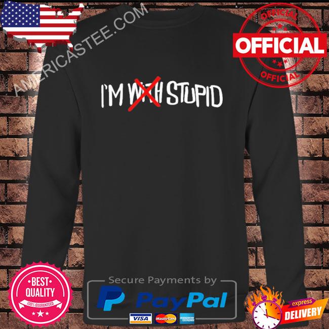 Noahfinnce Wearing I’m With Stupid Shirt