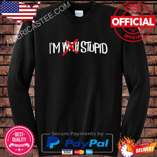 Noahfinnce Wearing I’m With Stupid Shirt