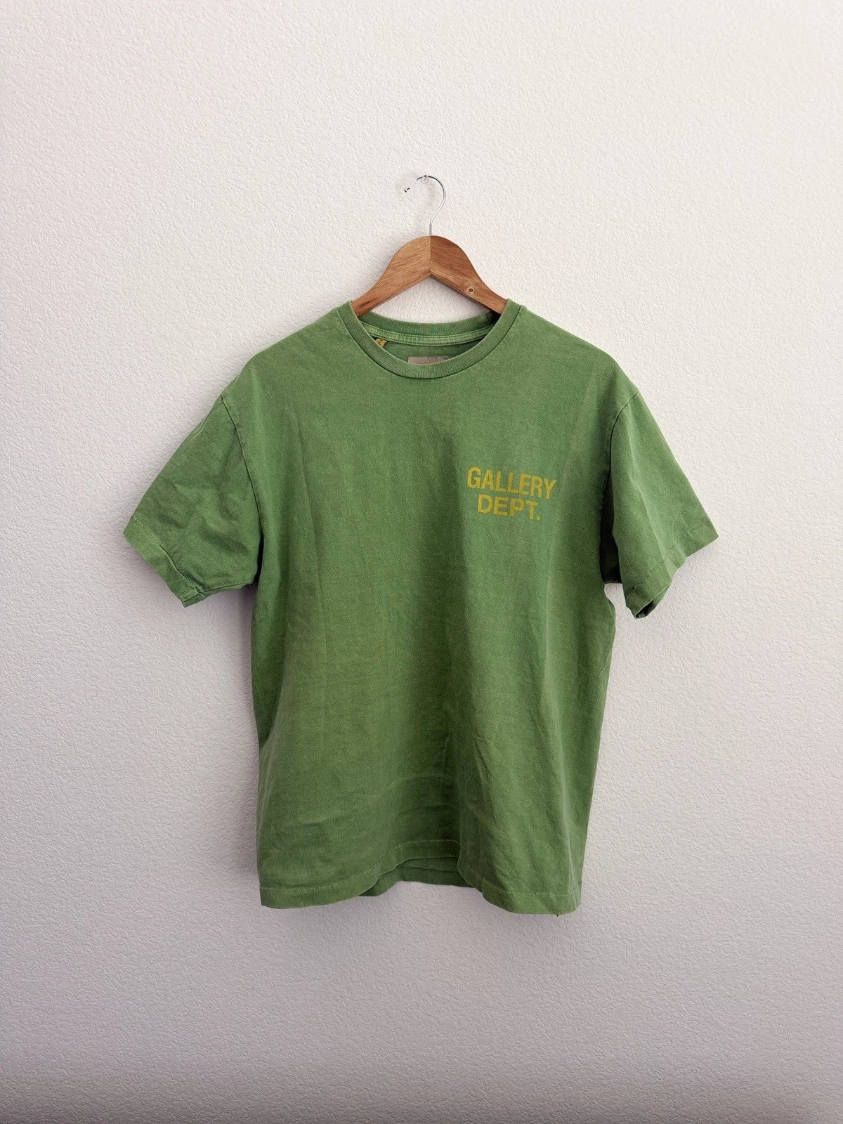 Very Pristine Gallery Dept. Sun Faded Plain Green Tee Size Small Fits Like M