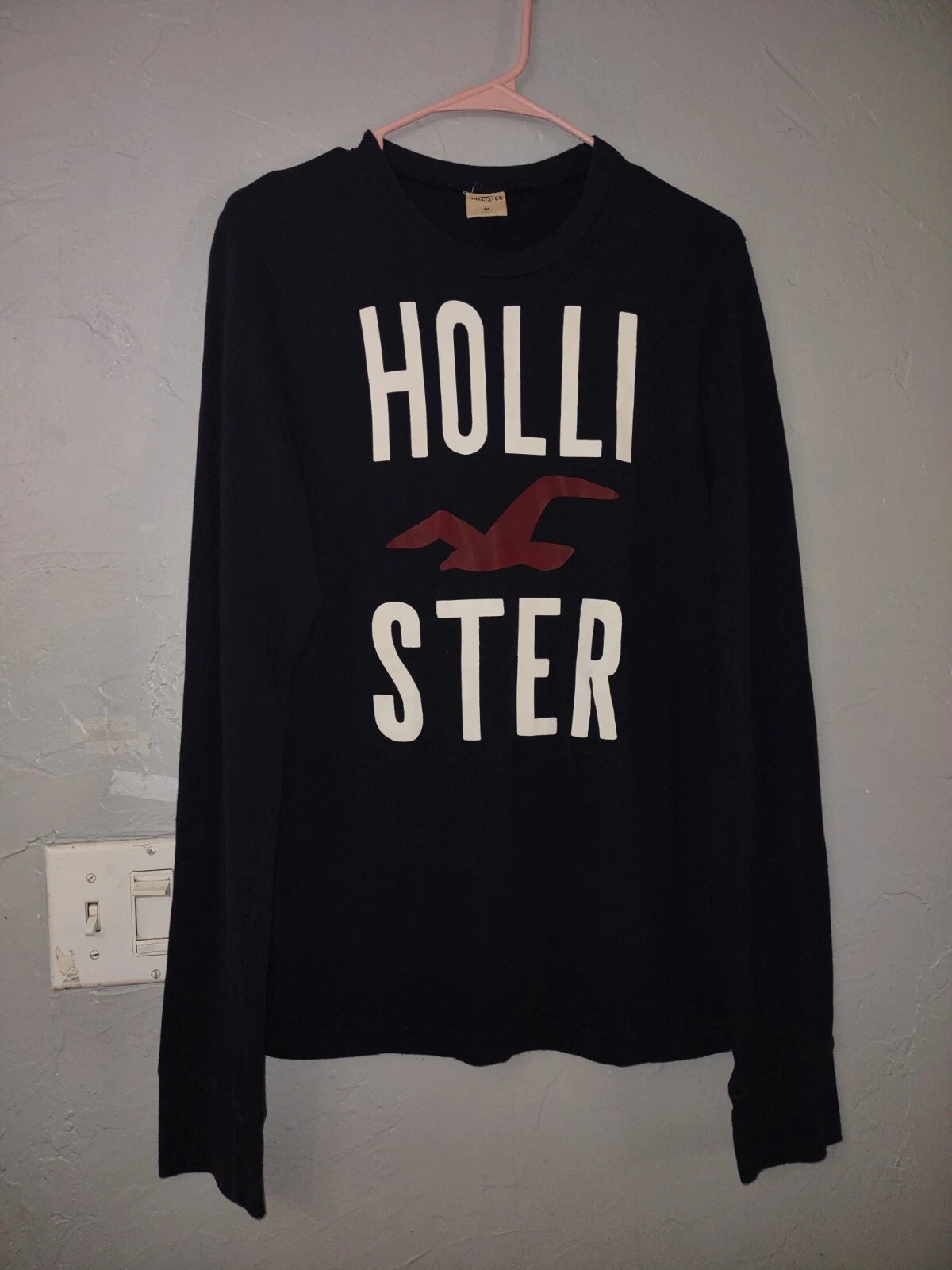 hollister t-shirt mens medium used,Long Sleeve, Aceptable Condition, Cotton,...