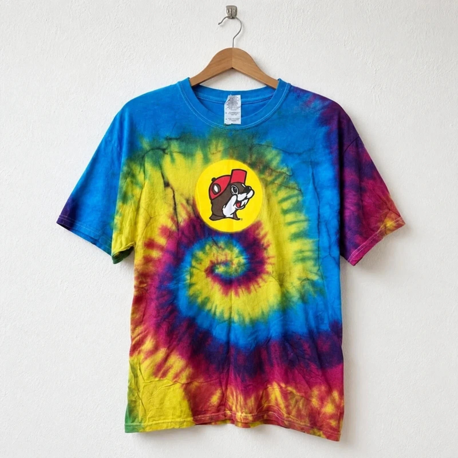 Buc-ee’s Rainbow Tie Dye T Shirt Size M Beaver Logo Festival Casual Tee