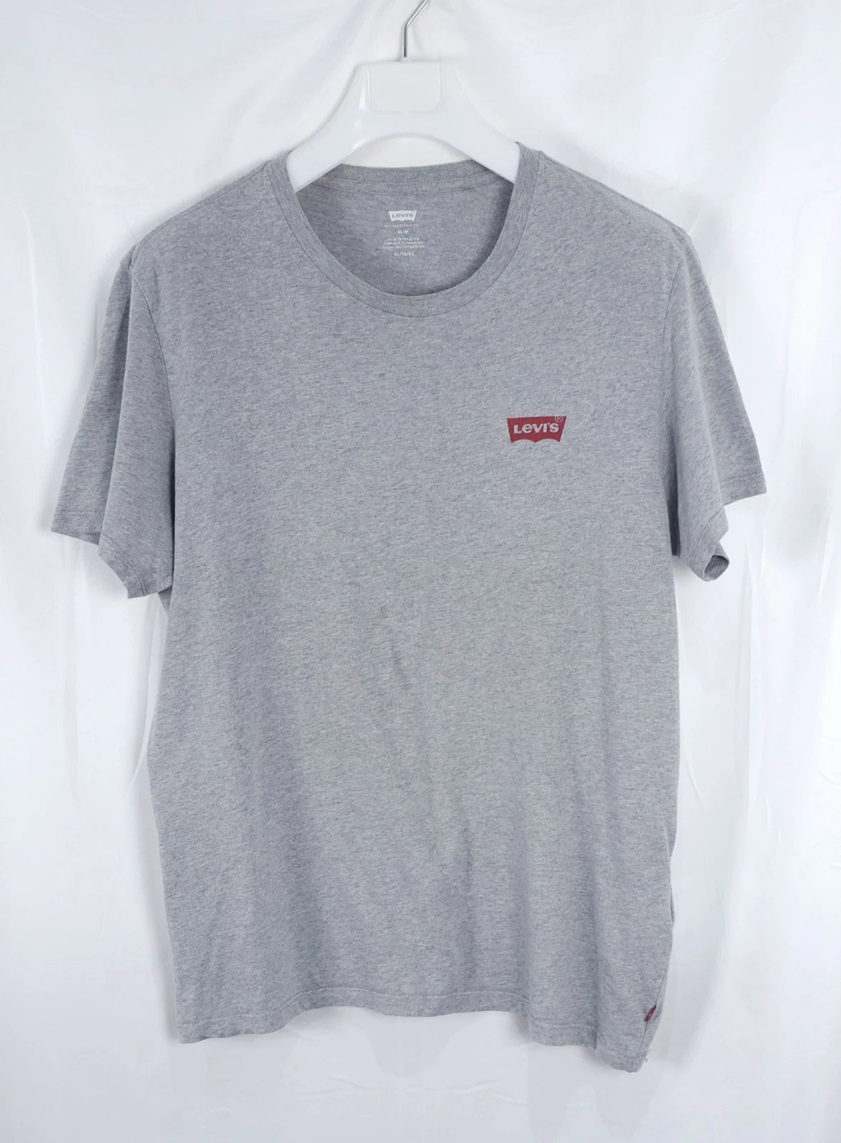 ​Levi’s Mens Slim Fit T-Shirt Grey Red Batwing Chest Logo Size XL Cotton