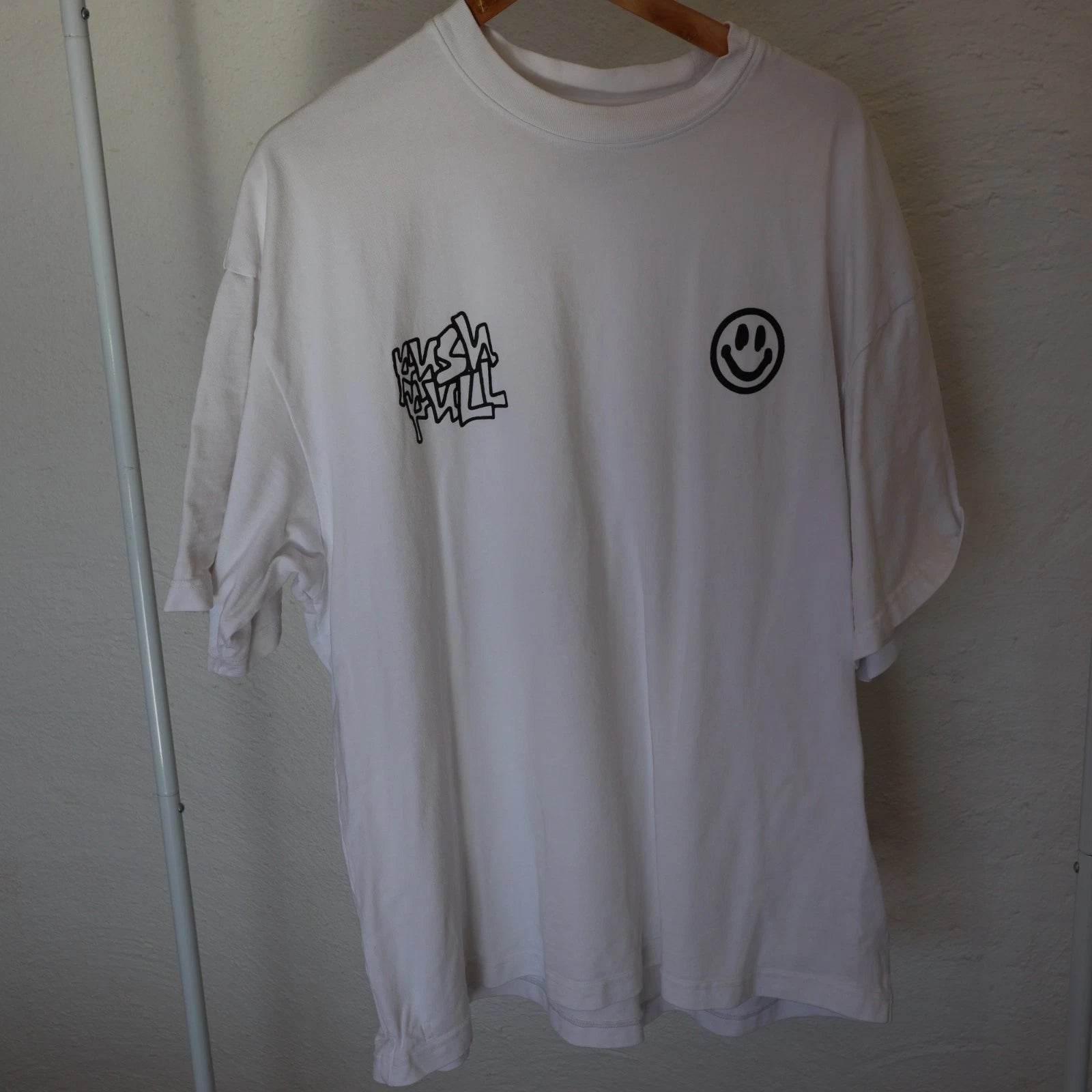 Push Pull Australia - White graphic  tee (Size XL)