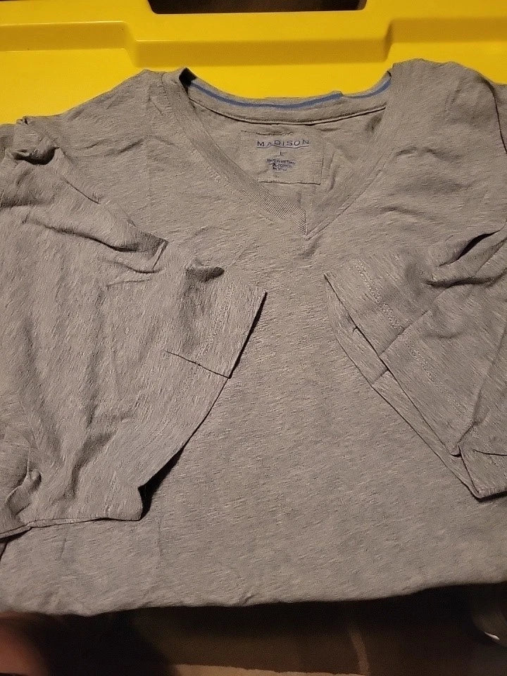 Men's Gray V-Neck Short Sleeve Cotton Knit T-Shirt Size L Madison brand