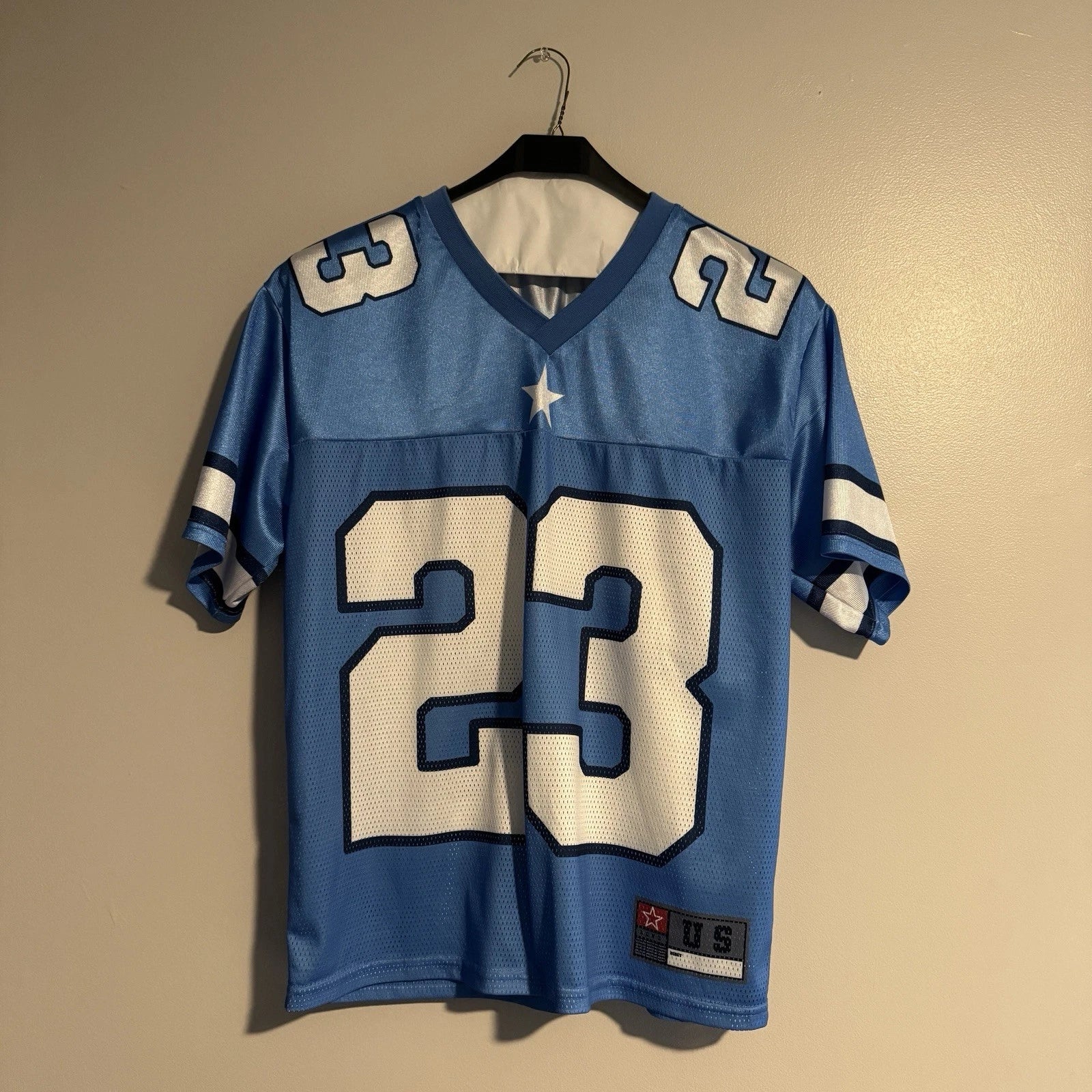 ROMWE Men’s Light Blue and White Casual Jersey Top (Size S/US 36/EUR 46)