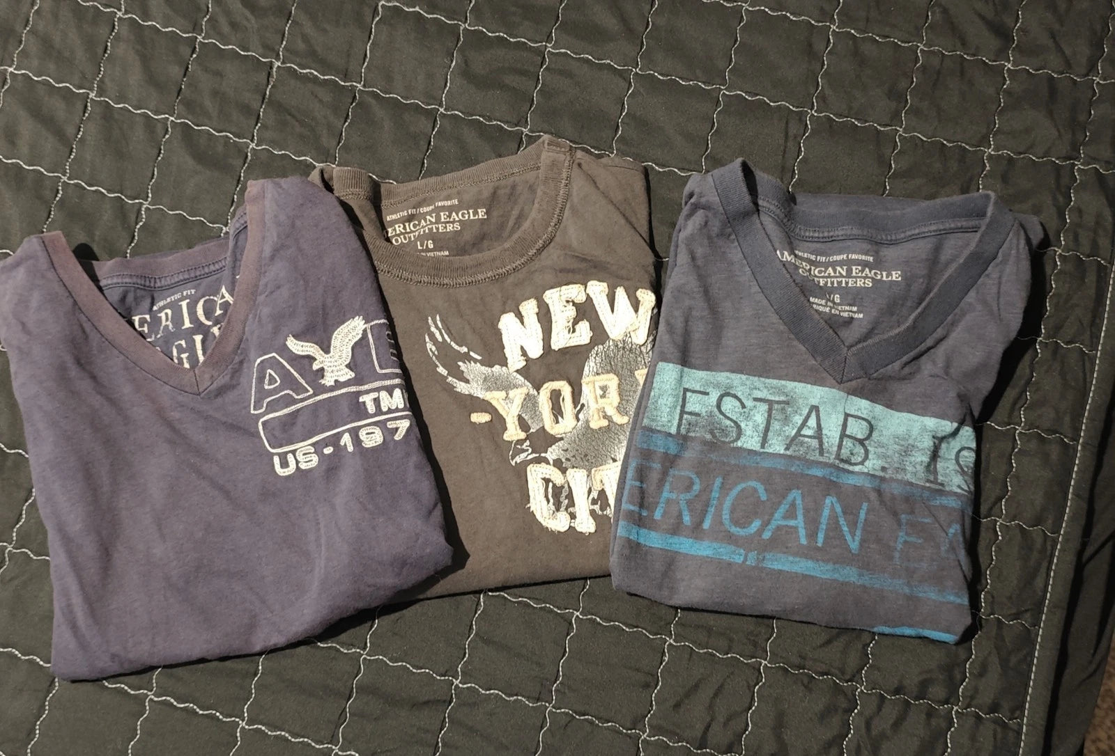 Lot of 3 American Eagle Outfitters Men's Short Sleeve T-Shirt Gray / Navy Size L