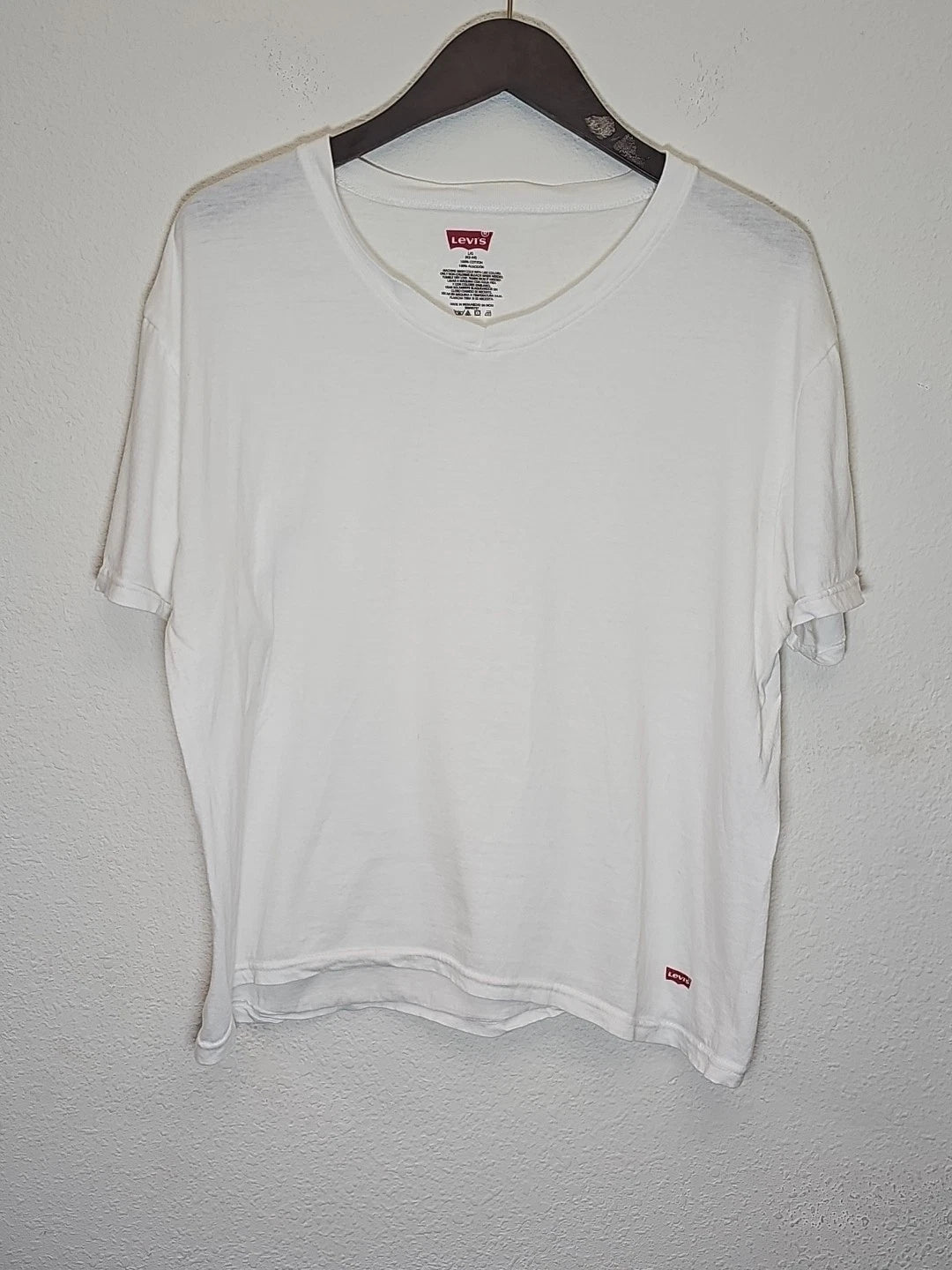 LEVI'S V-NECK  Men's Tees  T -SHIRT  100% COTTON  SIZE Large